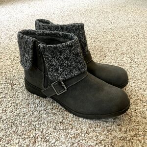 Rocket Dog Ankle Boot Size 8.5 Gray Bootie Winter Sweater Buckle Casual